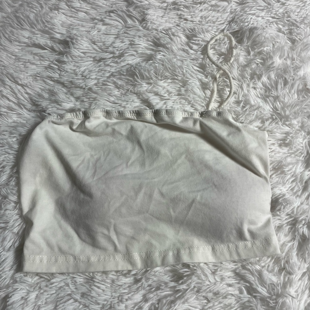 CUTE WHITE CROP TOP!